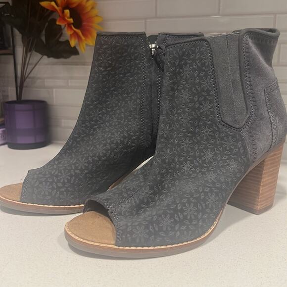 TOMS majorca Laser Cut Peep Toe Sz 8.5 - Picture 1 of 3